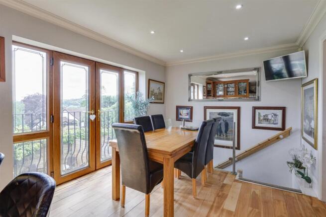 4 bed Detached for sale Image 11