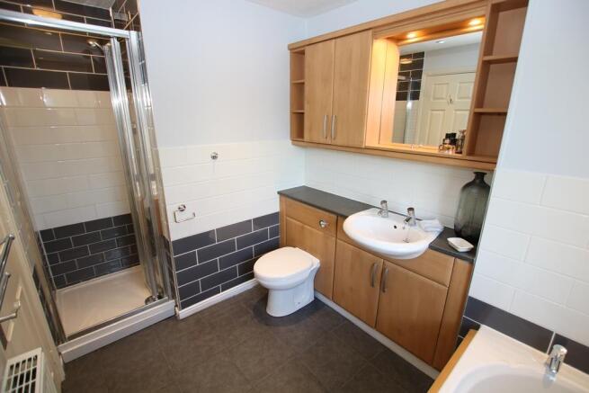 EN-SUITE BATHROOM
