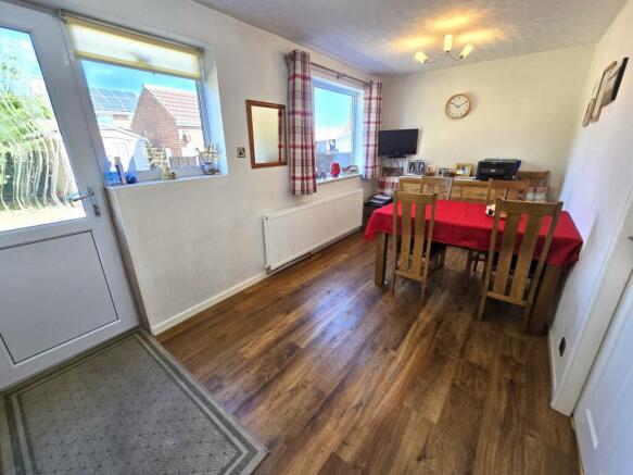 4 bed Semi-Detached for sale Image 8