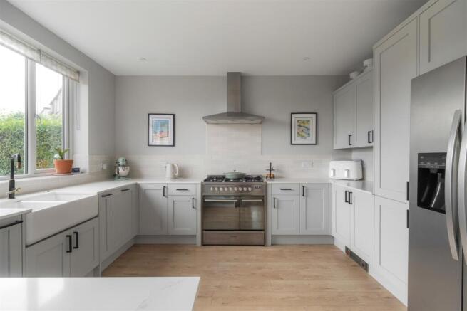 3 bed Semi-Detached for sale Image 10