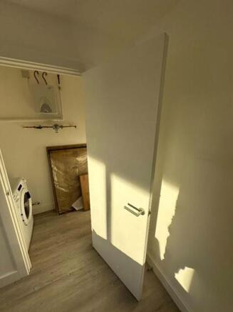 2 bed Apartment to rent Image 11