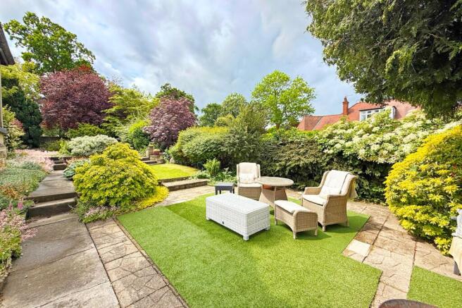 5 bed House for sale Image 6