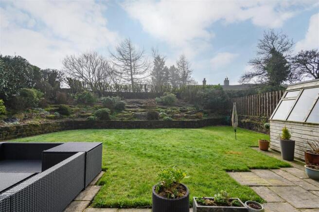5 bed Detached for sale Image 4
