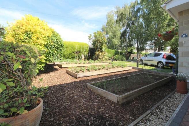 FRONT GARDEN