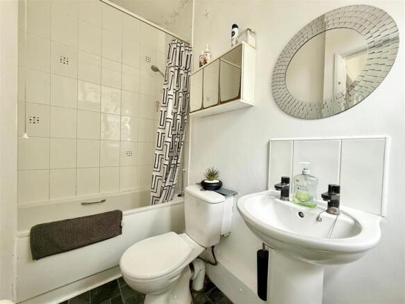 4 bed Terraced for sale Image 7