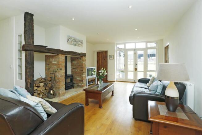 LOUNGE/DINING ROOM