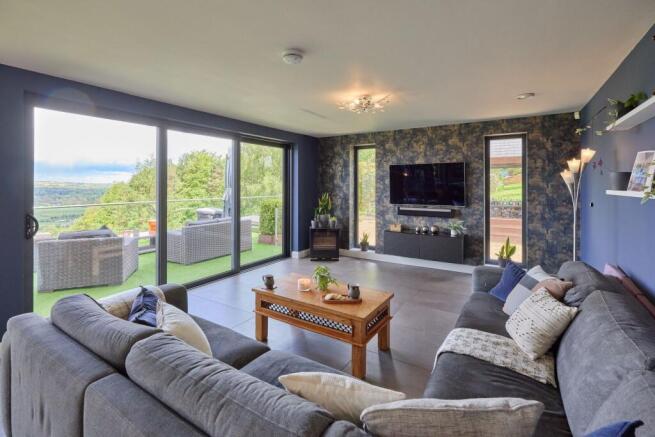 6 bed Detached for sale Image 12