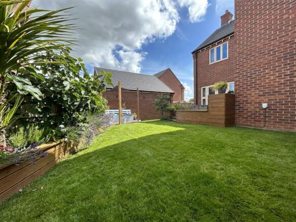 Rear Garden (2).jpg