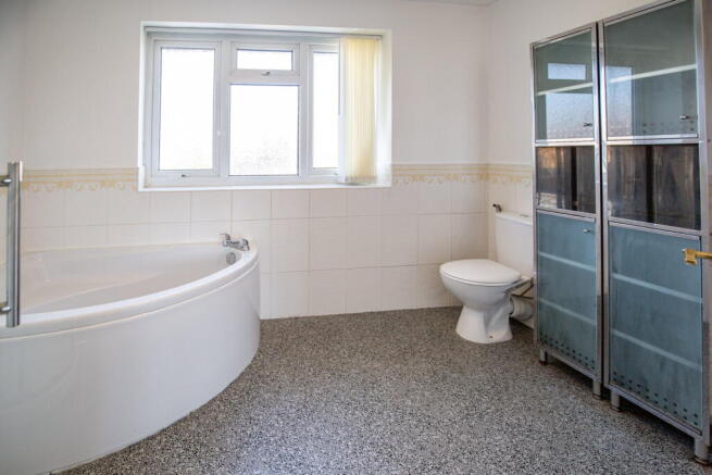 4 bed Detached for sale Image 10