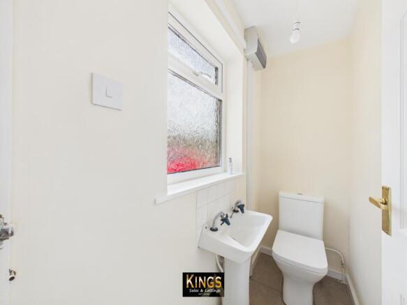 4 bed Detached for sale Image 9
