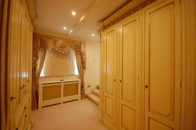 DRESSING ROOM