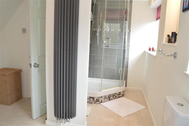EN SUITE BATHROOM