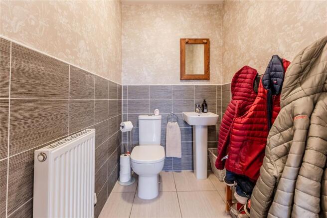 5 bed Detached for sale Image 8
