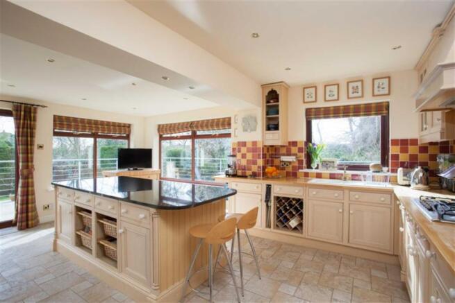 Kitchen / Dining Roo