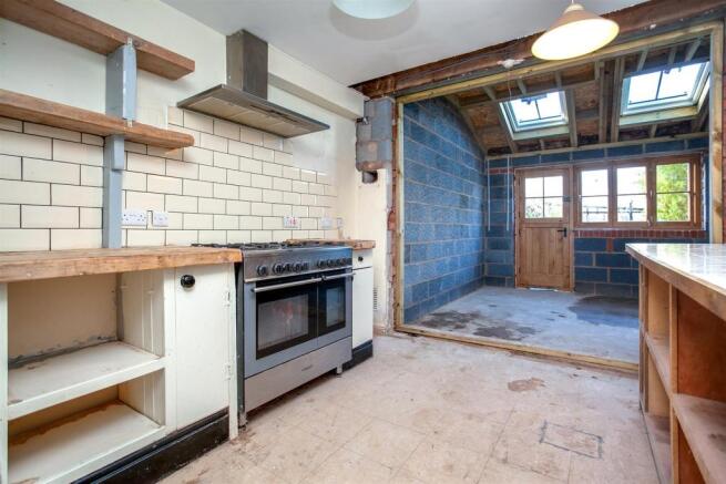 Kitchen 1.jpg