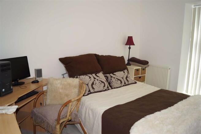 BEDROOM 1 (FRONT)