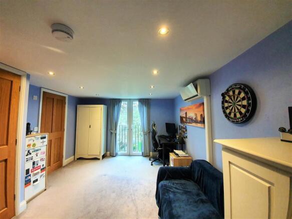 7 Glenhurst Avenue loft bedroom1.jpg