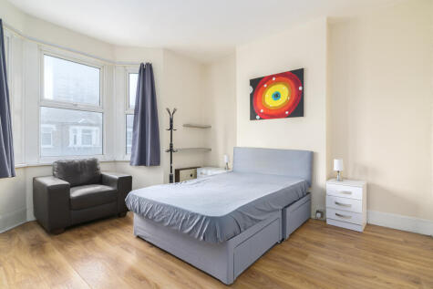 Montague Road, London, TW3