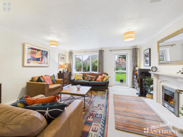 CAM03852G0-PR0519-STILL006