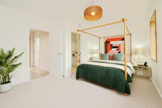 4 bed Town House for sale Image 5