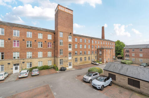 Eyres Mill Side, Leeds, West Yorkshire, UK, LS12