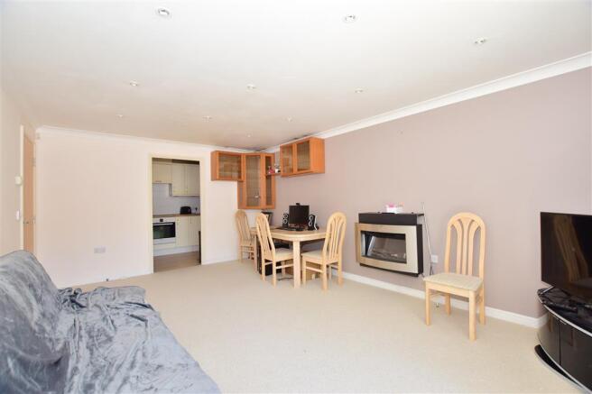 Lounge/Dining Room