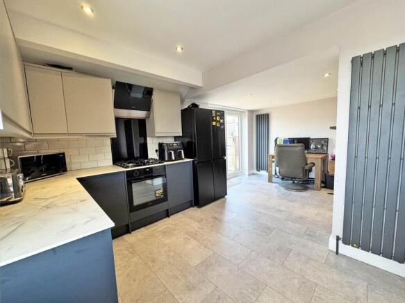 2 bed Semi-Detached Bungalow for sale Image 11
