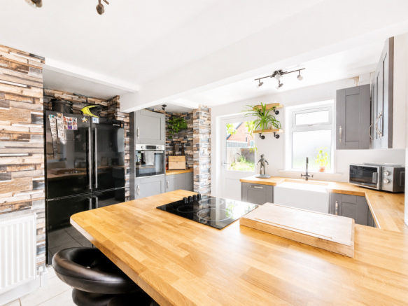 3 bed Semi-Detached for sale Image 6