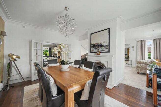 5 bed Detached for sale Image 11