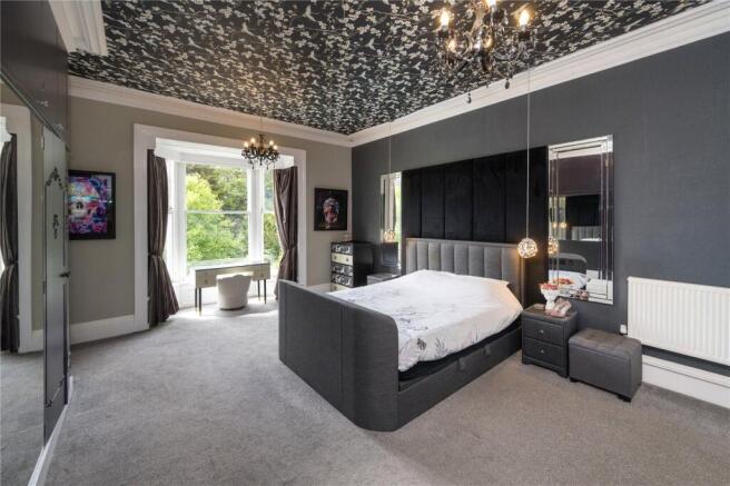 6 bed Detached for sale Image 8