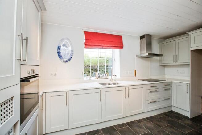 4 bed Detached for sale Image 5