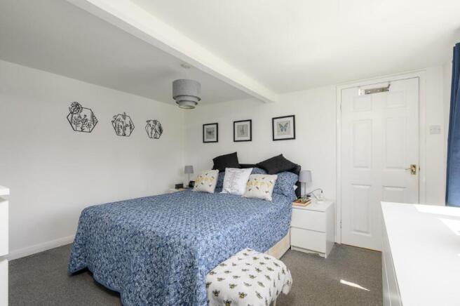 4 bed House for sale Image 6