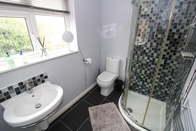 Family Shower Room / Wc