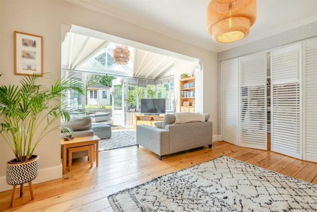 8608382-interior14.jpg