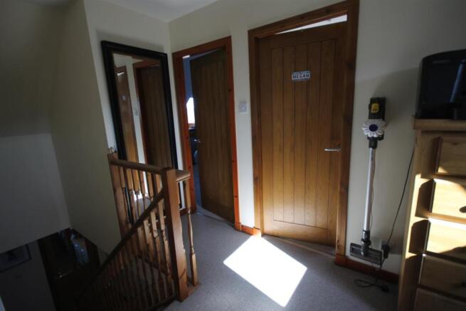 STAIRCASE & LANDING