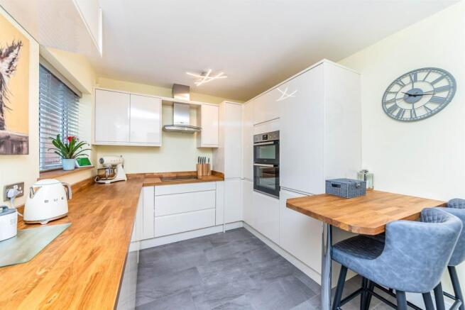 Fitted Kitchen Diner: