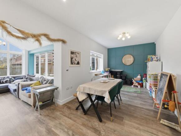 5 bed Detached for sale Image 10