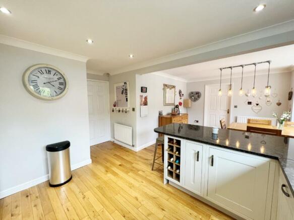 Kitchen Diner pic 3.jpg