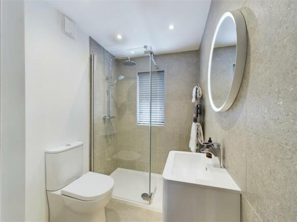 EN SUITE SHOWER ROOM