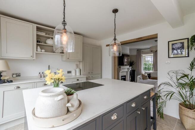 KITCHEN & DINING ROOM