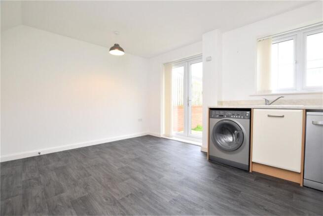 3 bed Semi-Detached to rent Image 6