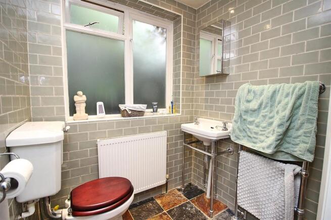Bathroom 1.JPG