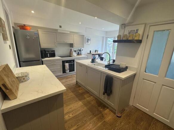 Kitchen with integrated appliances
