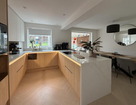 Samber Close, Lymington, Hampshire, SO41 photo 3