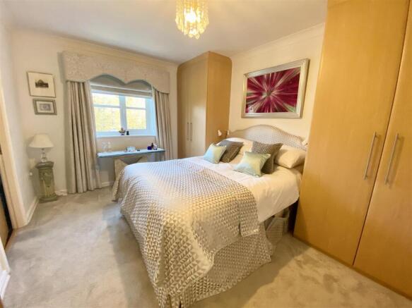2 bed Apartment to rent Image 10