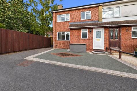 Meadow Way, Theale, Reading, Berkshire, RG7
