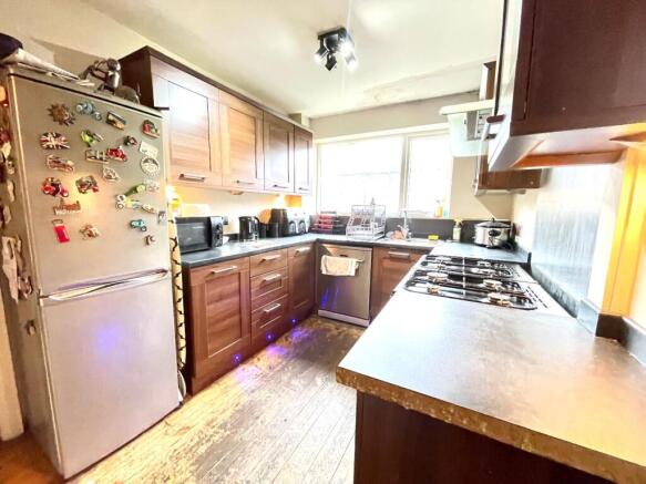 3 bed Semi-Detached for sale Image 10