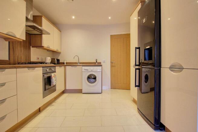 3 bed House to rent Image 4