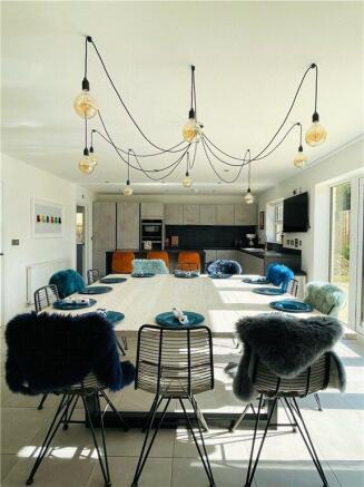 5 bed House to rent Image 4