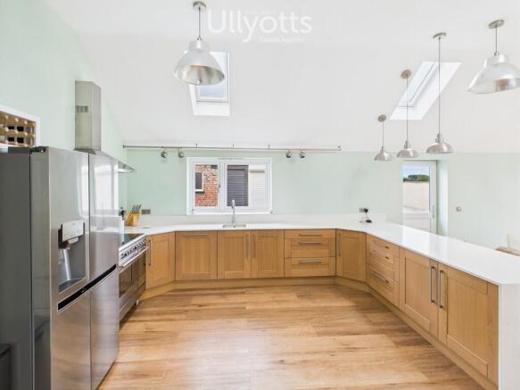 4 bed Detached for sale Image 4